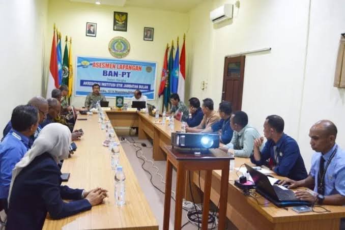 Sejarah Institut Jambatan Bulan